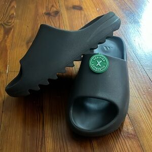 Black Yeezy Slides